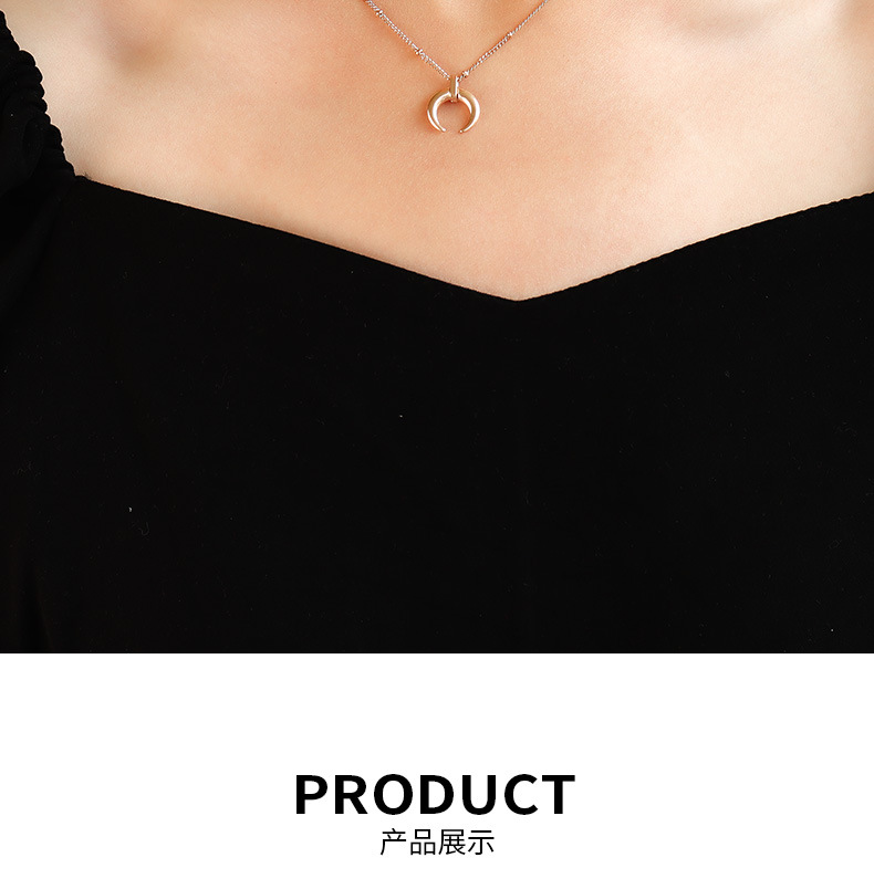 Simple Fashion Short Moon Necklace display picture 7