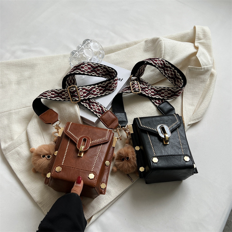 This year's popular Korean version of small for women 2024 new fashionable broadband crossbody bags, niche mobile_senzul.com