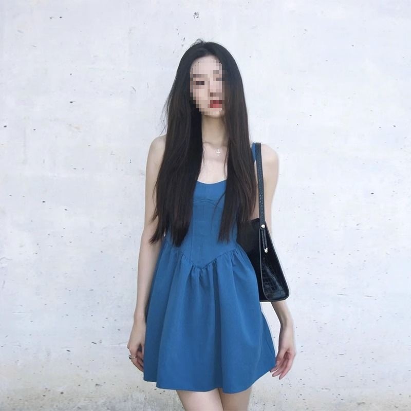 ガーリーなクラインブルーの女性用サマードレス、かわいい年齢軽減ニッチフィッシュボーンサスペンダースカート|undefined