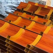 集成吊顶木纹色月牙板寺庙佛堂扣板金泊浮雕铝扣板中式彩绘天花板