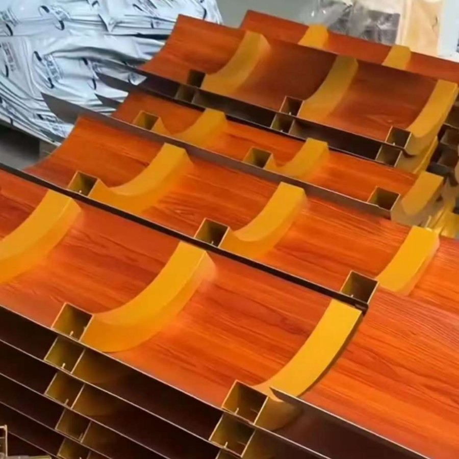 集成吊顶木纹色月牙板寺庙佛堂扣板金泊浮雕铝扣板中式彩绘天花板