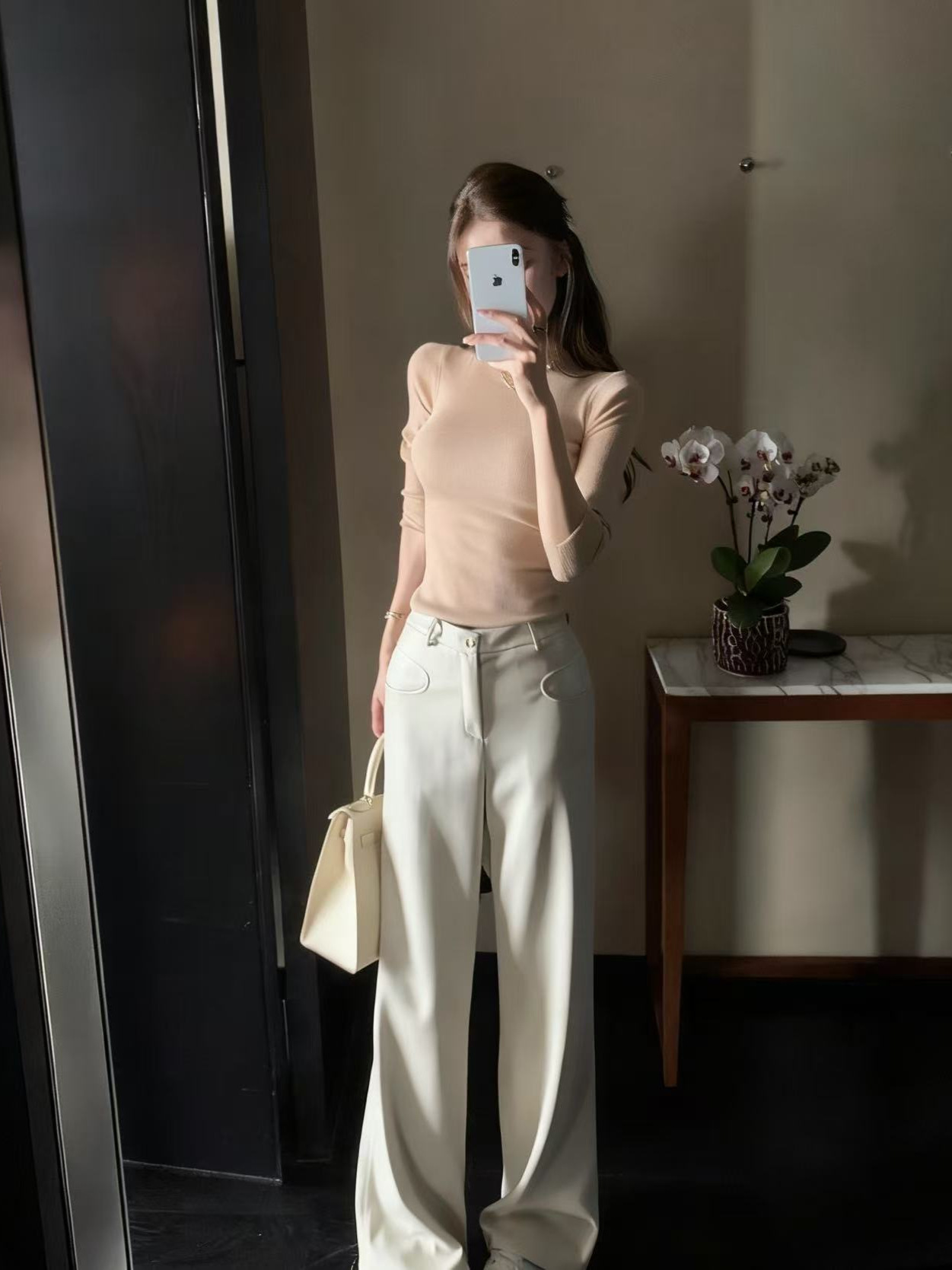 Nuevos pantalones de invierno y otoño 2025 nuevos pantalones de cuero de botón dorado recto con proteína de lana molida de invierno