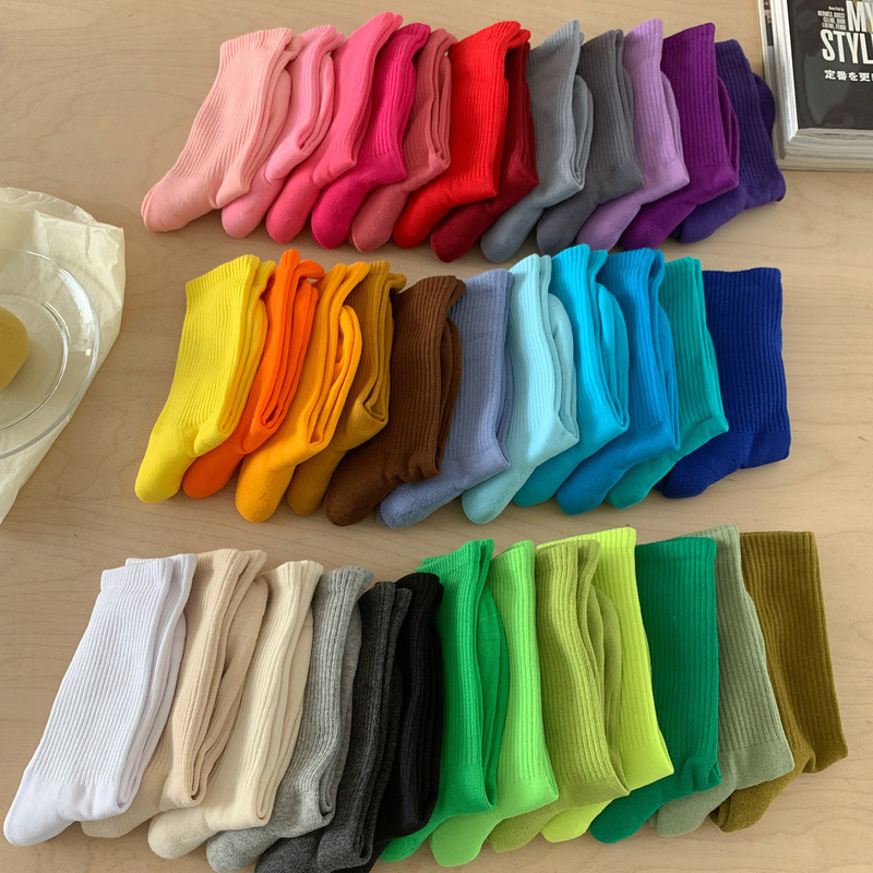 Colorful terry socks for women, thickened for autumn and winter, with a warm, pure cotton mid-calf design, suitable for couples, and available in seamless long tube styles for men Colorful terry socks for women, thickened for autumn and winter, with a warm, pure cotton mid-calf design, suitable for couples, and available in seamless long tube styles for men