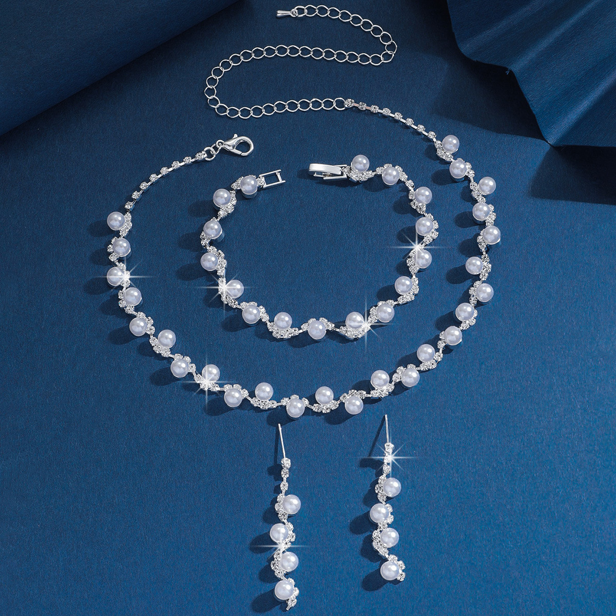 Traje nupcial joyería al por mayor collar pendientes pulsera de tres piezas conjunto de accesorios de boda vestido de noche versátil europeo y americano Venta caliente