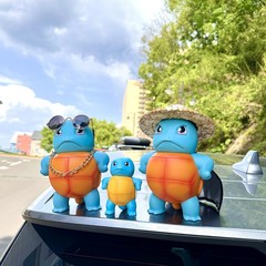 ゼニガメのルーフオーナメント、車のセンターコンソール、車のリアペンダント、クリエイティブな車のインターネットセレブ人形、Tik Tokかわいい