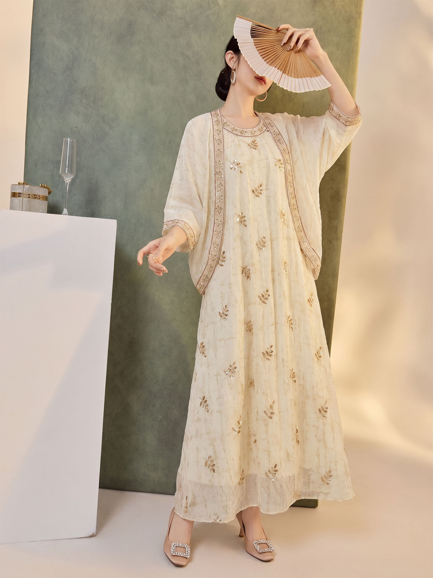Bộ cardigan thêu đính cườm và đầm phong cách nữ tính — bộ đồ, Trang phục, Áo khoác