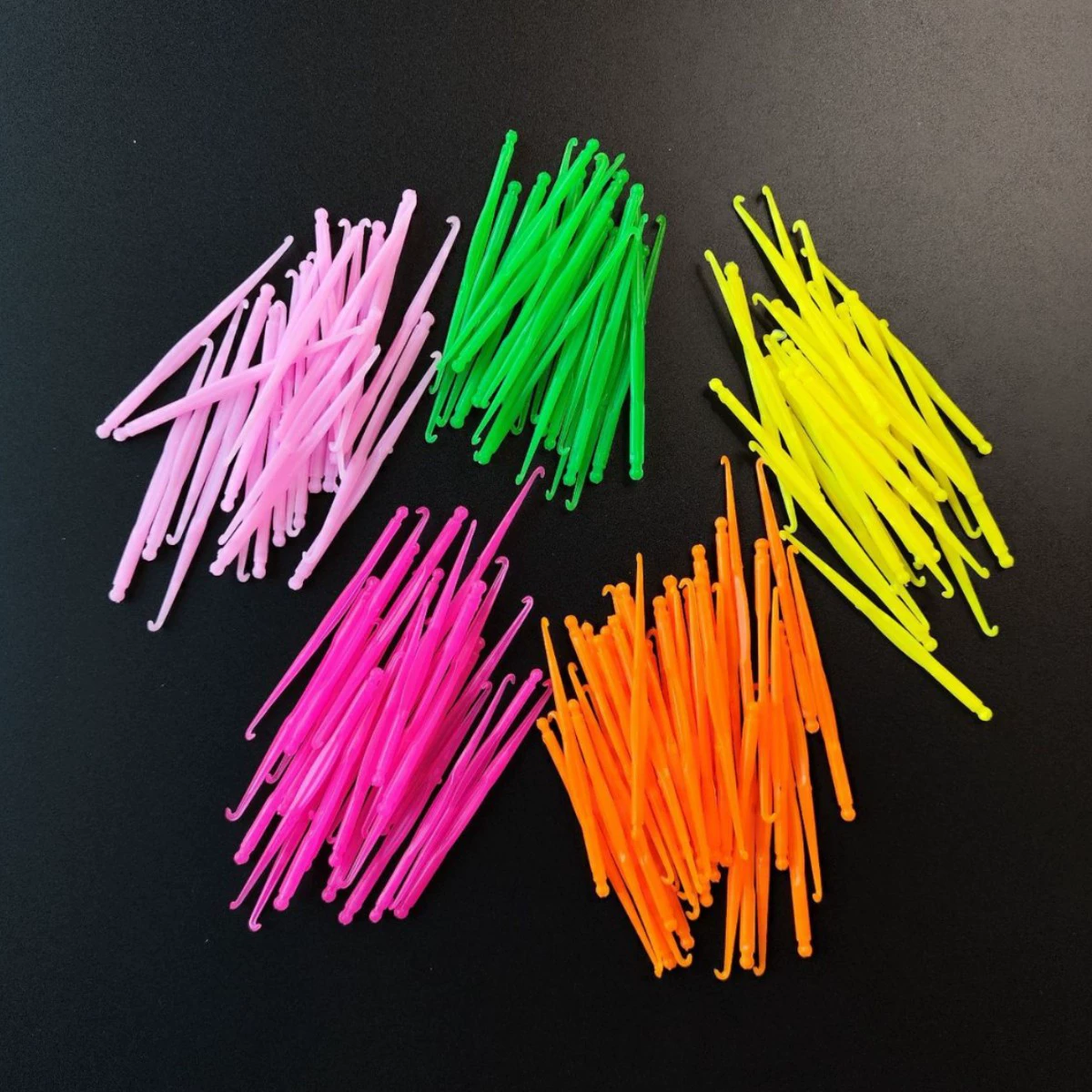 Европейский и американский трансграничный пластик цветной маленький крючок радужный резиновый вязаный аксессуар маленький крючок вязаный браслет крючок