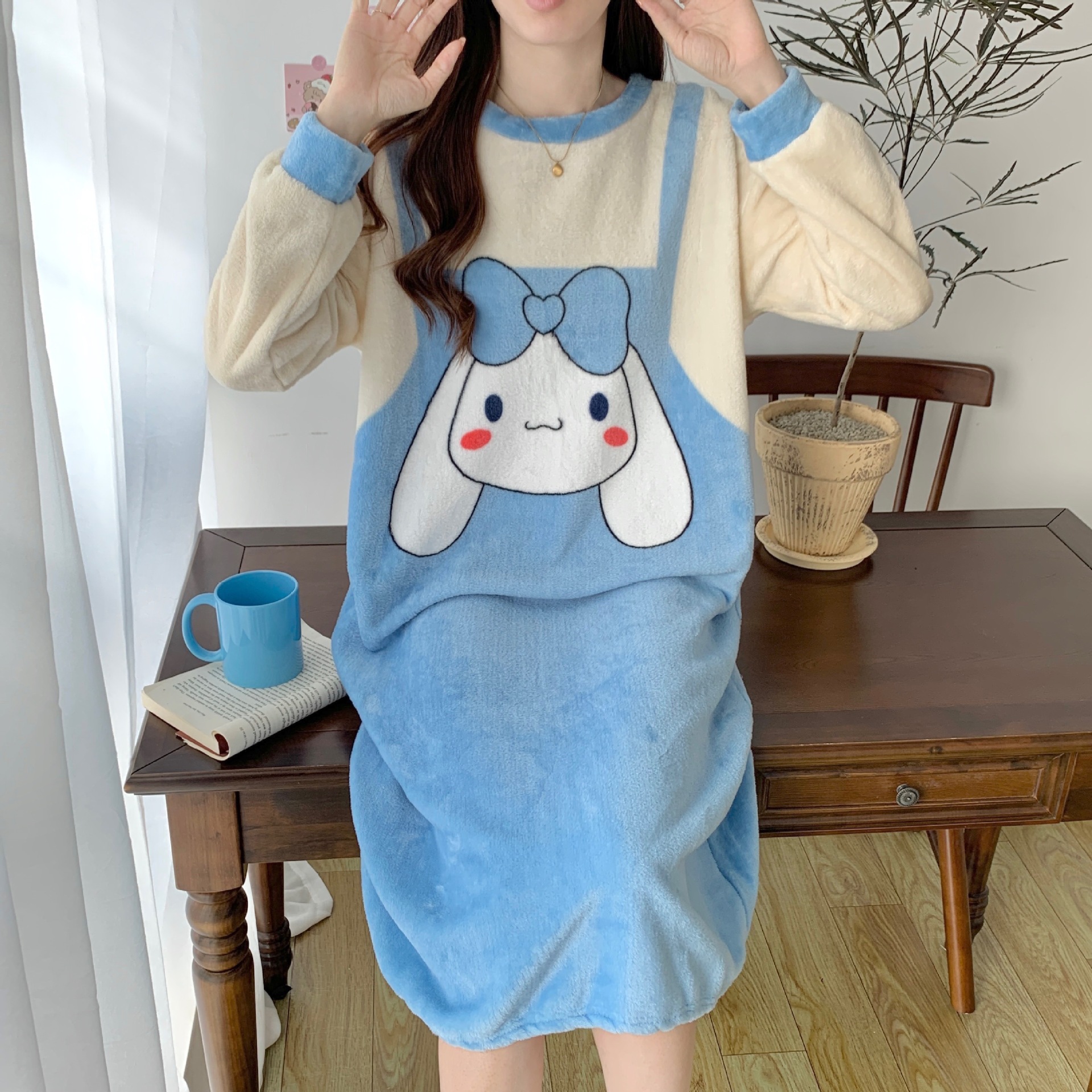 Pijamas de mujeres otoño invierno de franela lindo dibujo animado 2023 nuevo coral de lana gruesa falda cálida ropa para el hogar