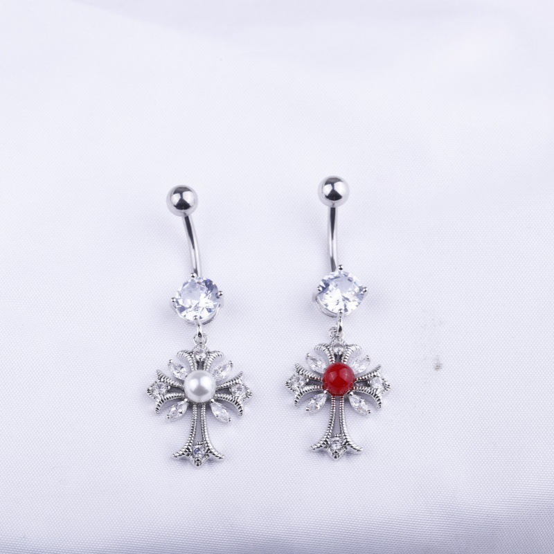 Silver pointed spike labret stud material detail