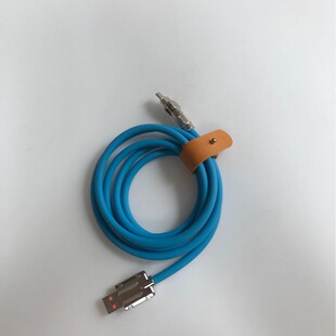 ���Dʽ�\�Ͻ���^�������Ӵ֔�����micro USB�m���A��С��