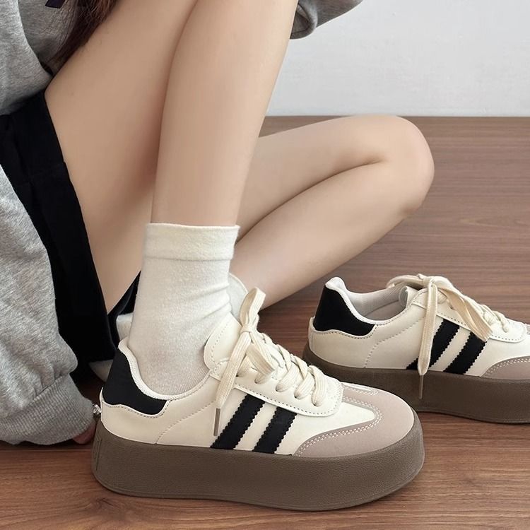 Qadın idman ayaqqabısı — ağ qalın altlıqlı casual model
