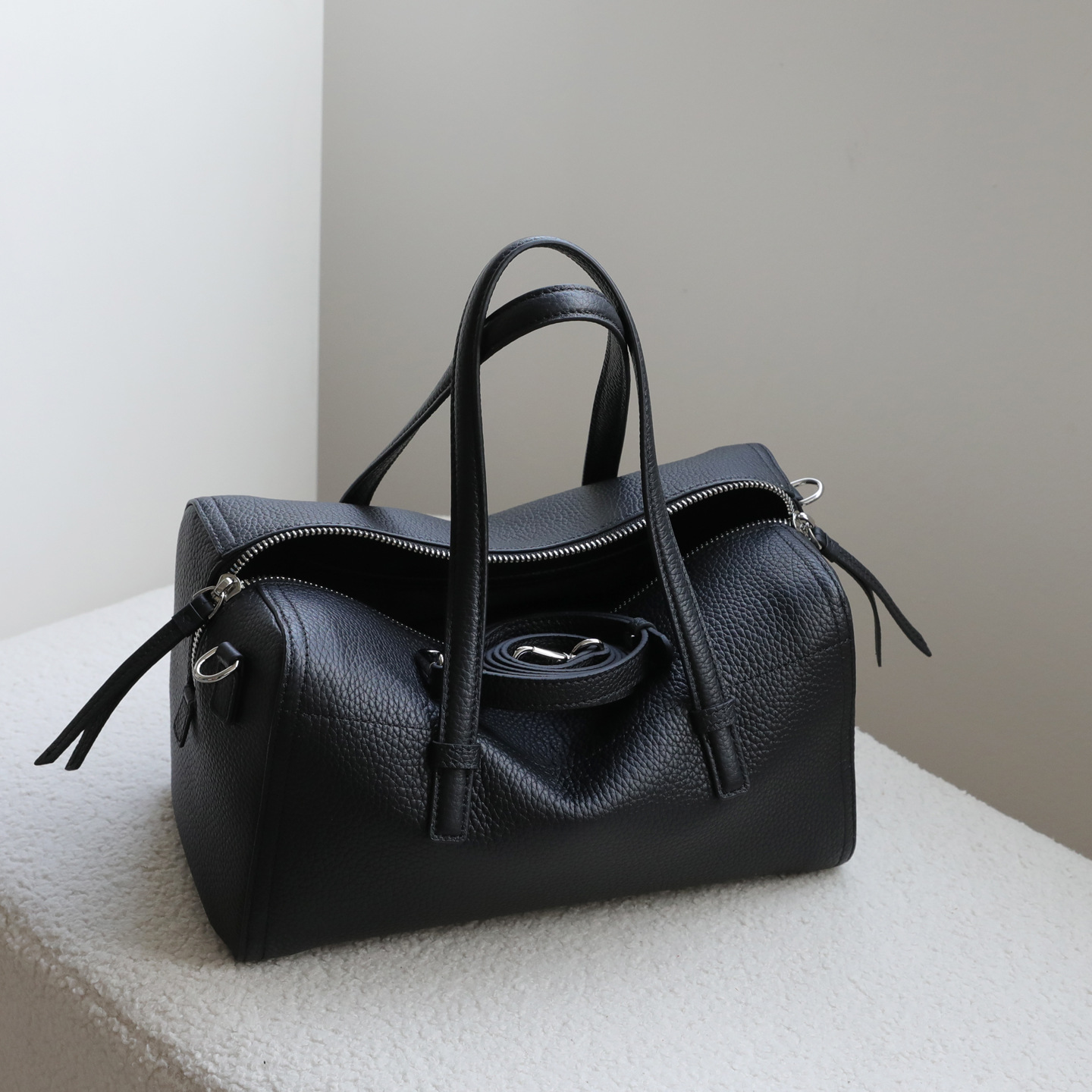 Korean Style Minimalist Top Grain Cowhide Bowling Handbag, Commuter Boston Pillow Bag, Shoulder And Crossbody Genuine Leather Women's Bag - Thumbnail 3