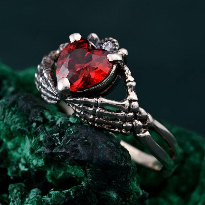 Cross-Border Temu Shien New Gothic Style Ring with Heart-Shaped Ruby, Fashionable and Versatile