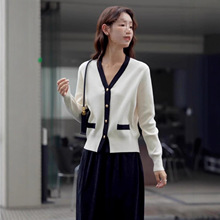 奥特莱斯清仓品牌剪标尾货时尚针织衫撞色V领条纹温柔上衣女