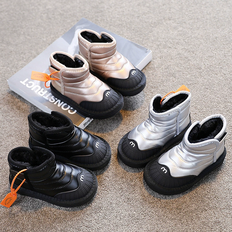 Детские хлопковые ботинки 2024, зимняя новинка, универсальная модель с защитным носком, короткие ботинки для мальчиков с флисовой подкладкой и утепленные зимние сапоги для девочек.