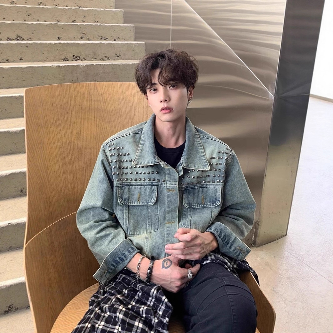 Jeansjacke im Retro-Look mit Nietenmuster und Revers, lockere, lässige und vielseitige Herrenjacke_voghion.com