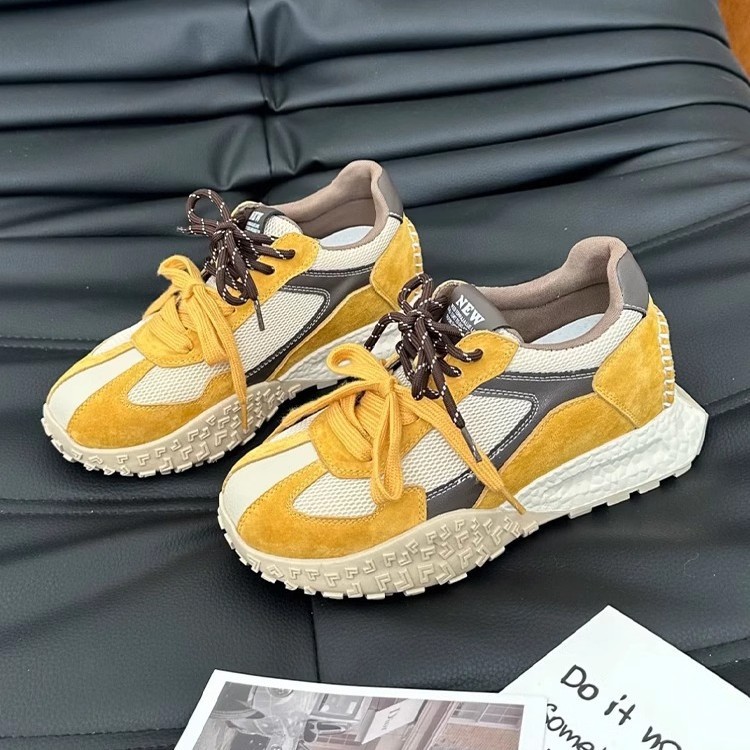 Pequeño aumento de altura de 7cm zapatos de entrenamiento de mujeres primavera y verano 2025 nuevos zapatos casuales de suela gruesa de color combinado zapatos de mujer Agan