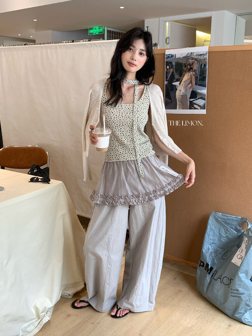 Quần culottes nữ ống rộng cạp cao phong cách Hàn Quốc, thiết kế giả hai lớp viền bèo nhún — màu trắng, màu xám, màu kaki chi tiết 16