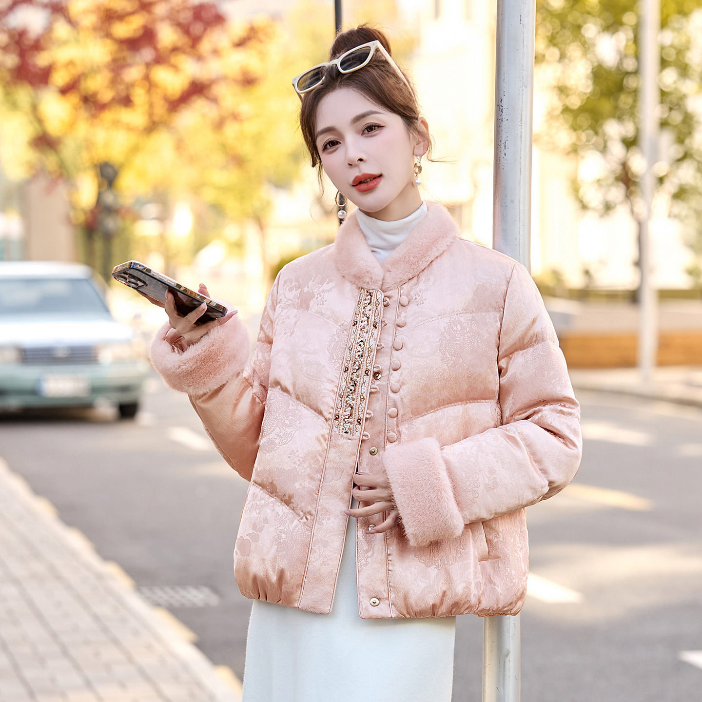 White Goose down New Chinese Style Retro Jacquard Short down Jacket for Women 2025 Winter New Thickened Popular Warm Coat