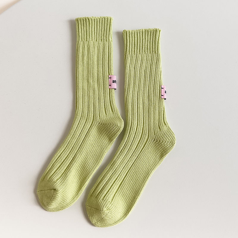 Nicho etiqueta rosa japonés retro color puro algodón crudo embrión línea gruesa media pantorrilla calcetines Otoño e Invierno hombres y mujeres calcetines largos de pila ins