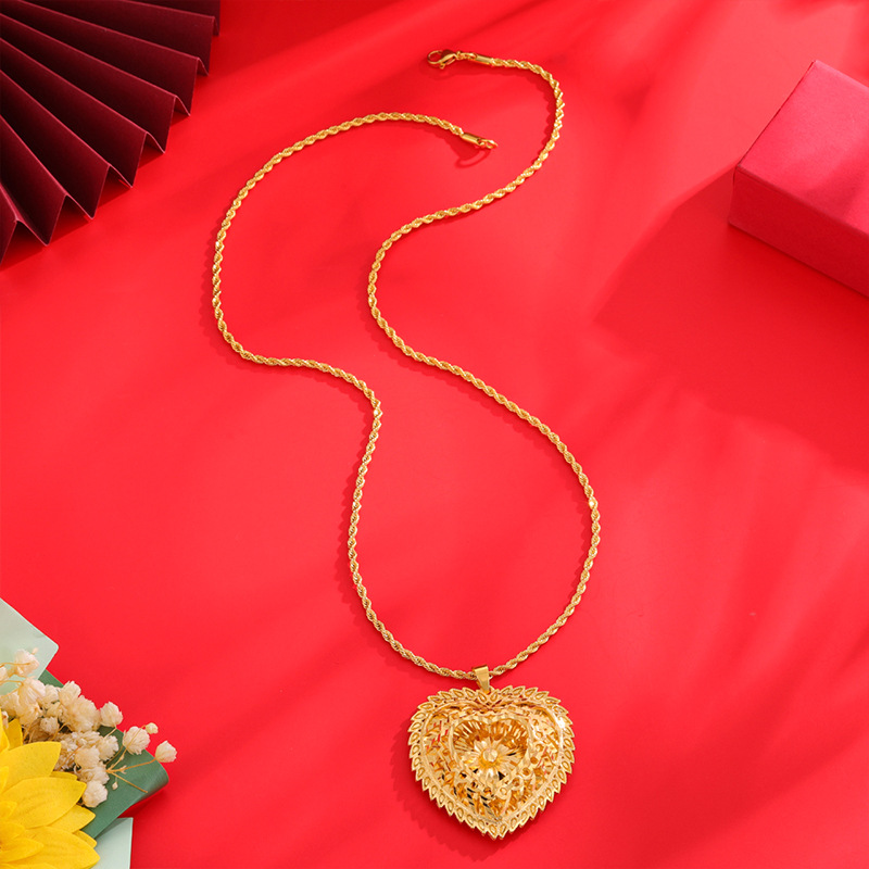 Nuevo melocotón corazón hueco flor COLLAR COLGANTE imitación de oro romántico en forma de corazón colgante de las mujeres de arena accesorios de oro retro todo partido