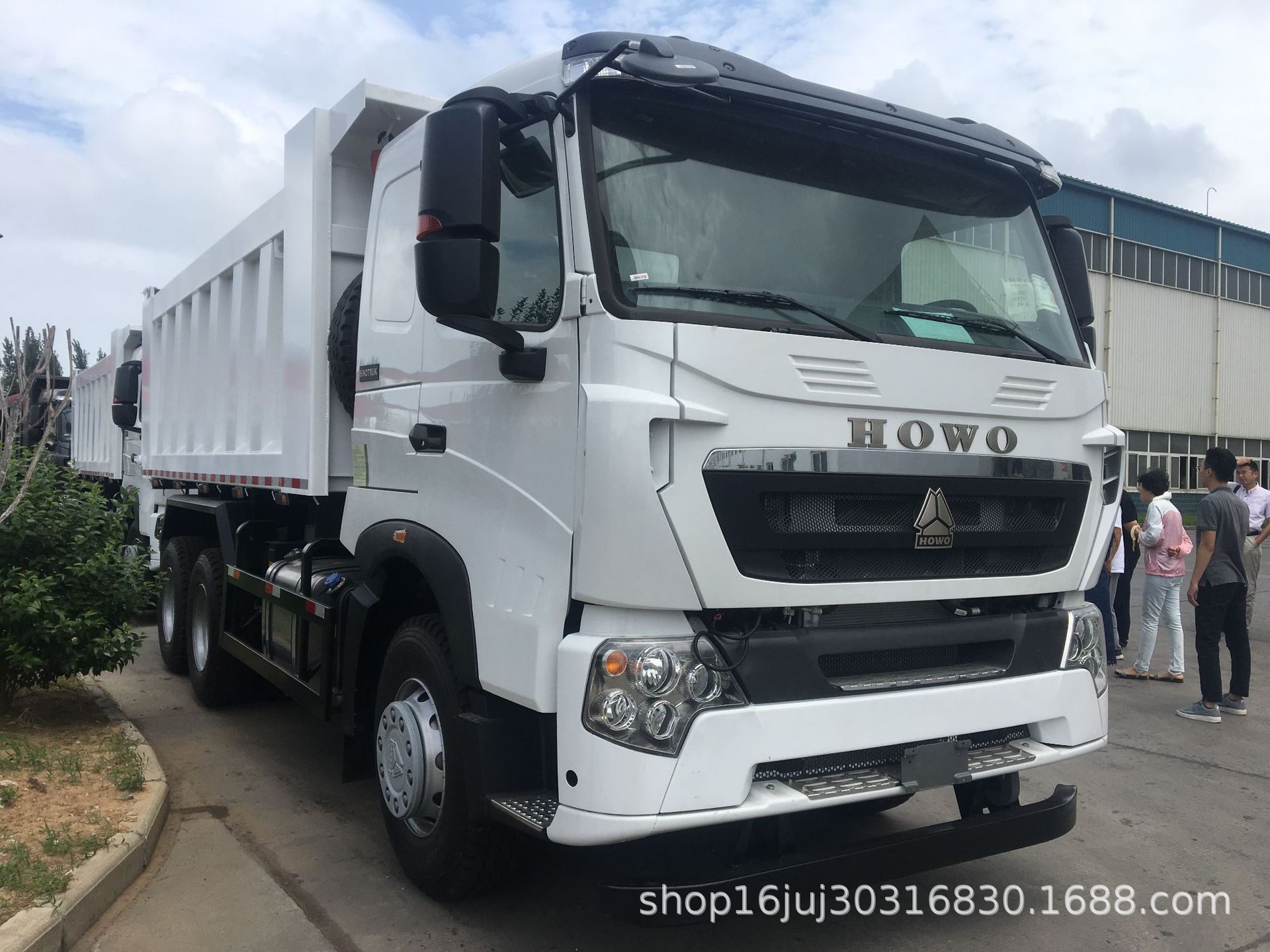 重汽豪沃自卸卡车出口印度尼西亚