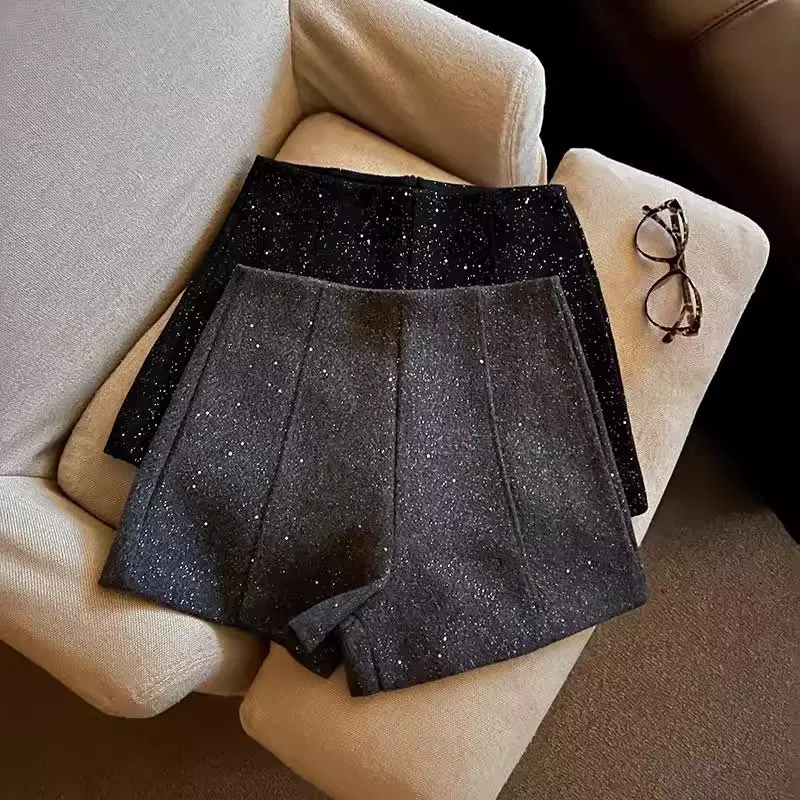 黑色短裤女2024新款秋冬天毛呢a字配靴子外穿气质休闲宽松阔腿裤