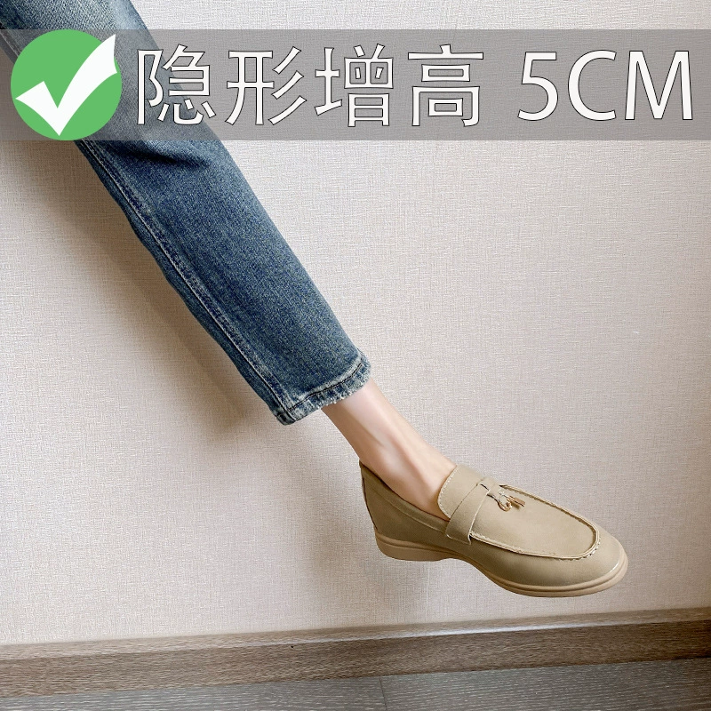 Женские мокасины-лоферы весна 2025, британский стиль ретро, с кисточками и плоской подошвой, на скрытой платформе.