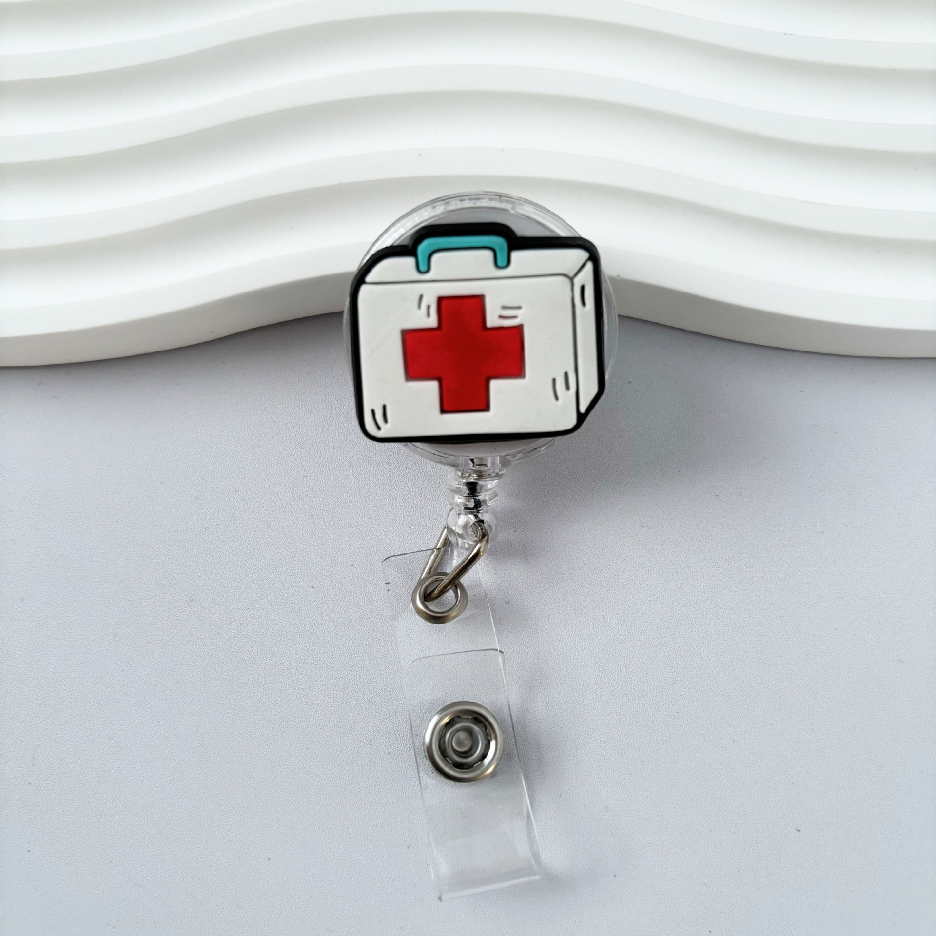 Enfermería placa de pecho botón insignia botón retráctil fácil de tirar de la marca de personal lindo certificado botón de colgante botón dibujos animados botón fácil de tirar