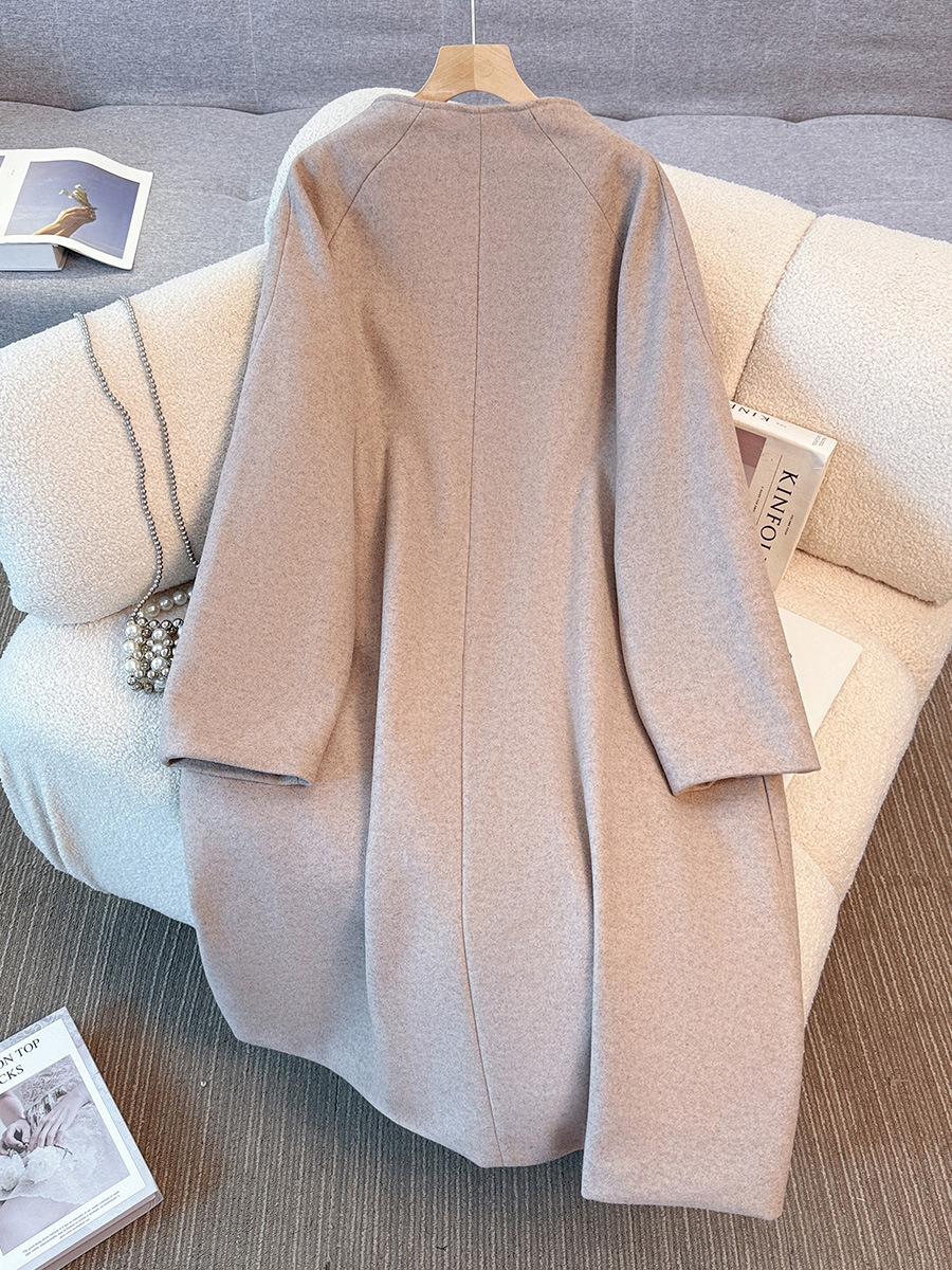 A new winter woolen coat for overweight women weighing 130-350 pounds, a Korean-style fashionable and high-end windbreaker