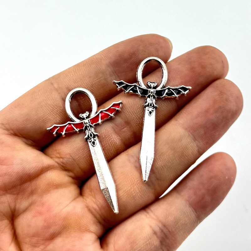 DIY Alloy Jewelry Accessories Weapon Long Sword Bat Pendant Creative Bracelet Necklace Decoration Pendant Charm DIY Alloy Jewelry Accessories Weapon Long Sword Bat Pendant Creative Bracelet Necklace Decoration Pendant Charm