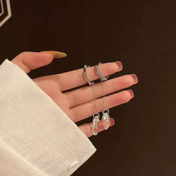 Ear-hanging earrings, women's ear cuffs, long non-pierced earrings, niche design, internet celebrity style, cool and minimalist
