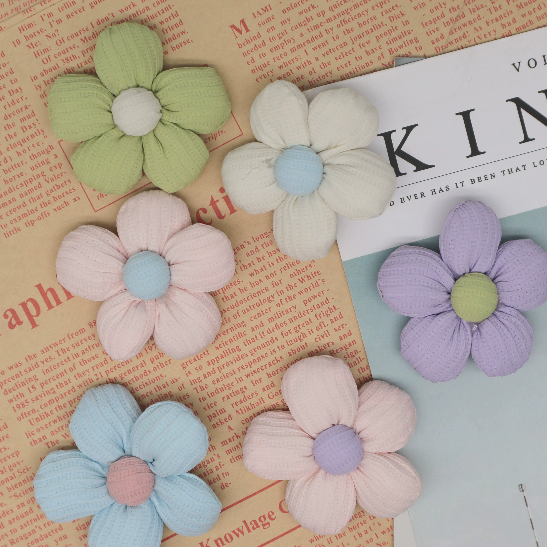 Аксессуары в пасторальном стиле с подсолнухами: тканевые элементы для рукоделия, украшения для детских сумок, обуви, головных уборов, цветочные аксессуары для волос