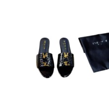 2024�ļ��¿�Y��ƽ����ЬŮ�⴩�r�аٴ�һ�֎����Ϸ��^ɳ��Ь��