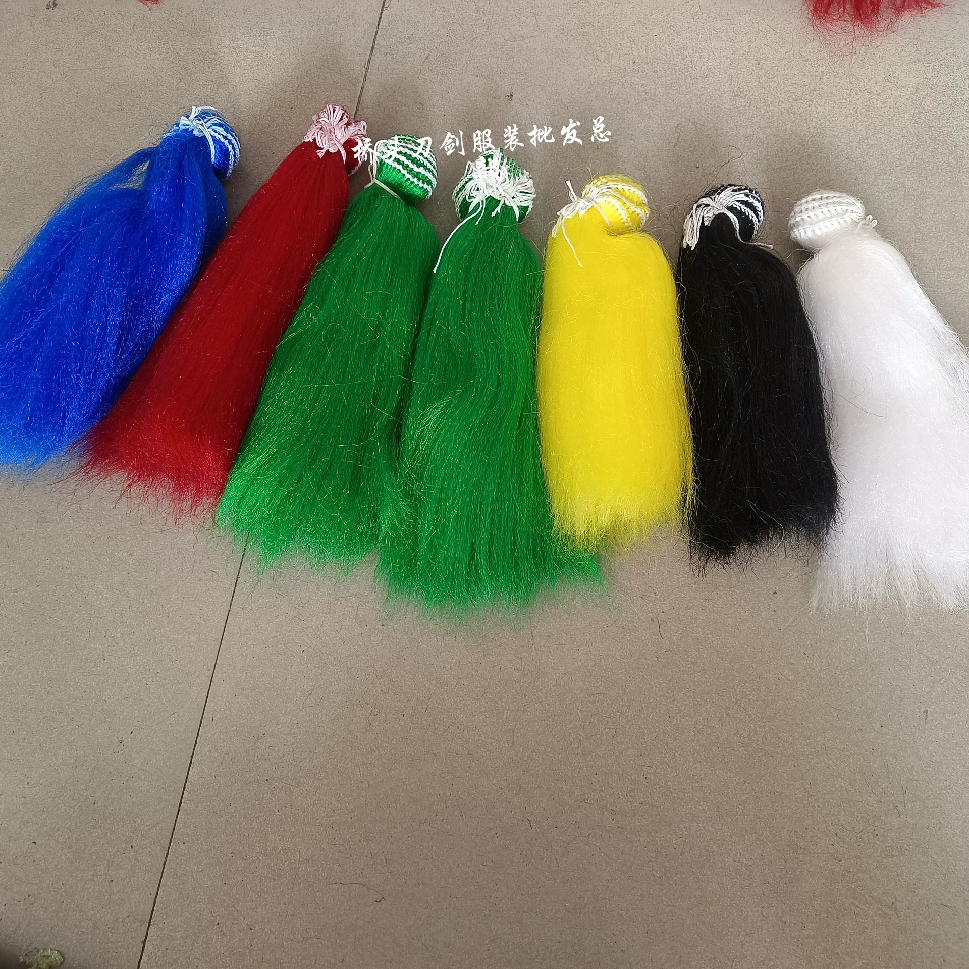 Пистолет с красными перьями для боевых искусств, пистолет с красными перьями, пистолет для выступлений, пистолет с перьями из вишневого волокна, оперный пистолет с красными перьями, увеличенный и зашифрованный