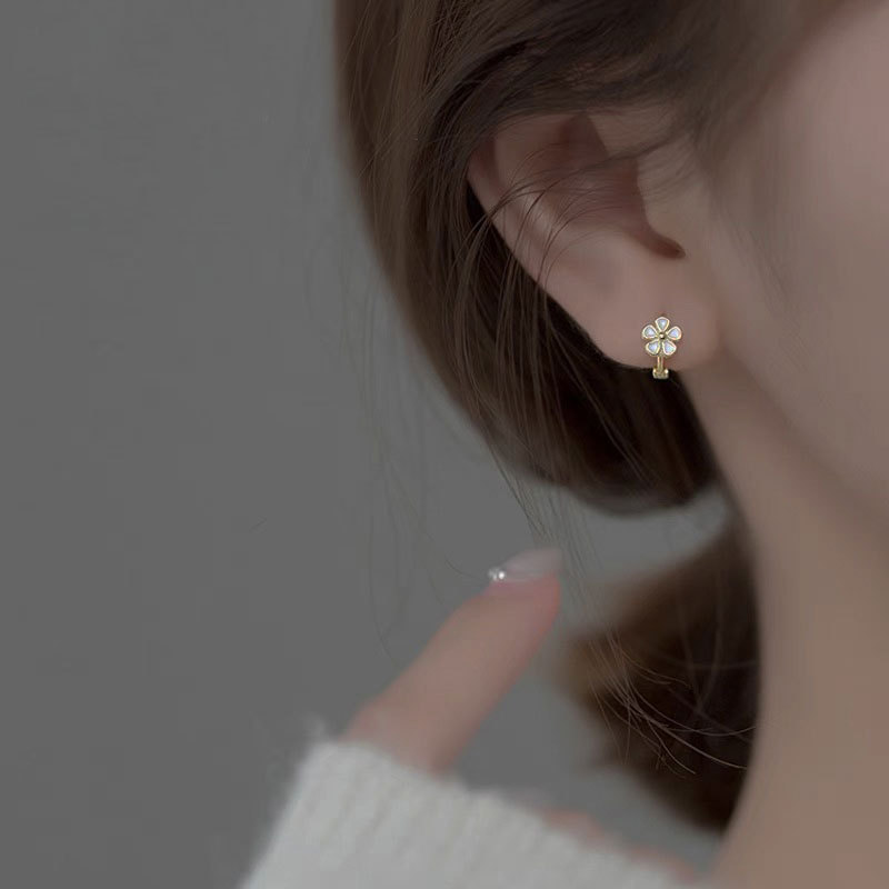 Small cute fashionable elegant brand design creative earrings