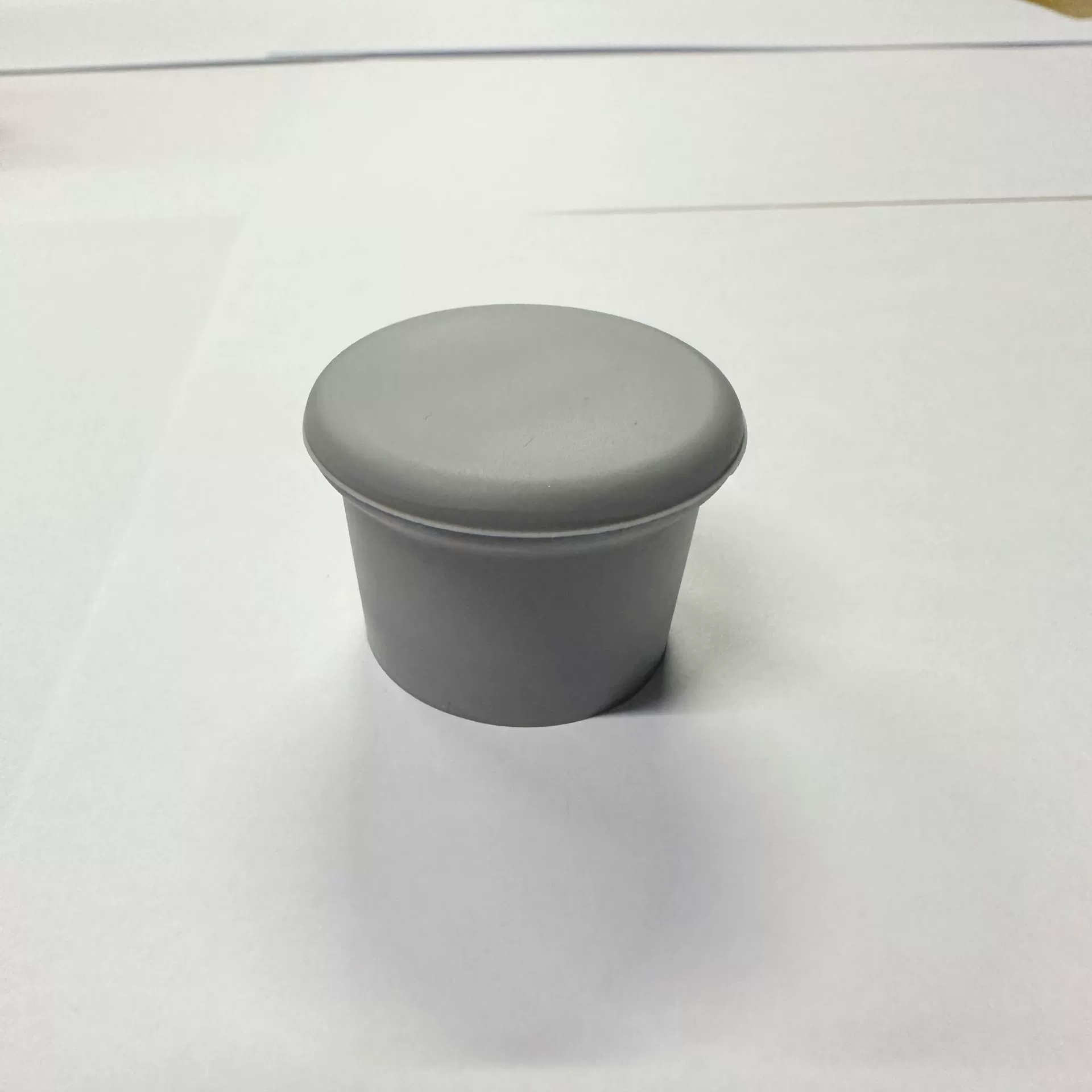 Silicone Bottle Stopper, Food-Grade Round Cap, Wine & Beer Sealer, BPA-free (3.6×2.6×3 cm)