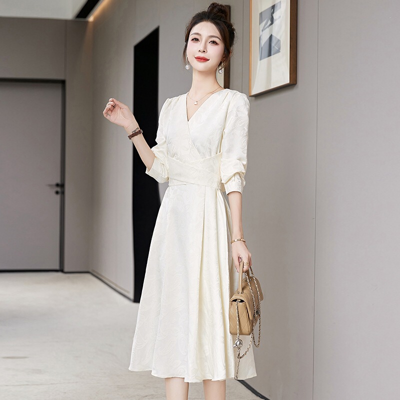 White Dress for Women with a Sense of Design, 2025 New Style, Elegant Goddess Style, Mid-Length, Long-Sleeved Dress for Autumn, Trendy White Dress for Women with a Sense of Design, 2025 New Style, Elegant Goddess Style, Mid-Length, Long-Sleeved Dress for Autumn, Trendy