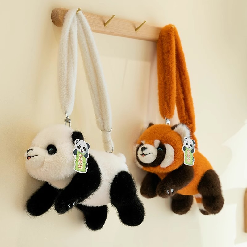Venta al por mayor linda fiesta panda Hanhan peluche mapache muñeca muñeca creativa bolso de mensajero para niños