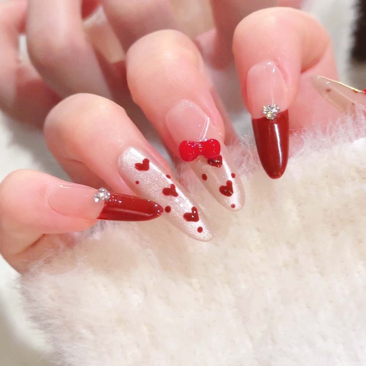2026 Año Nuevo ojo de gato rojo usar uñas hechas a mano puro arco manicure productos terminados estudiantes lindas uñas falsas