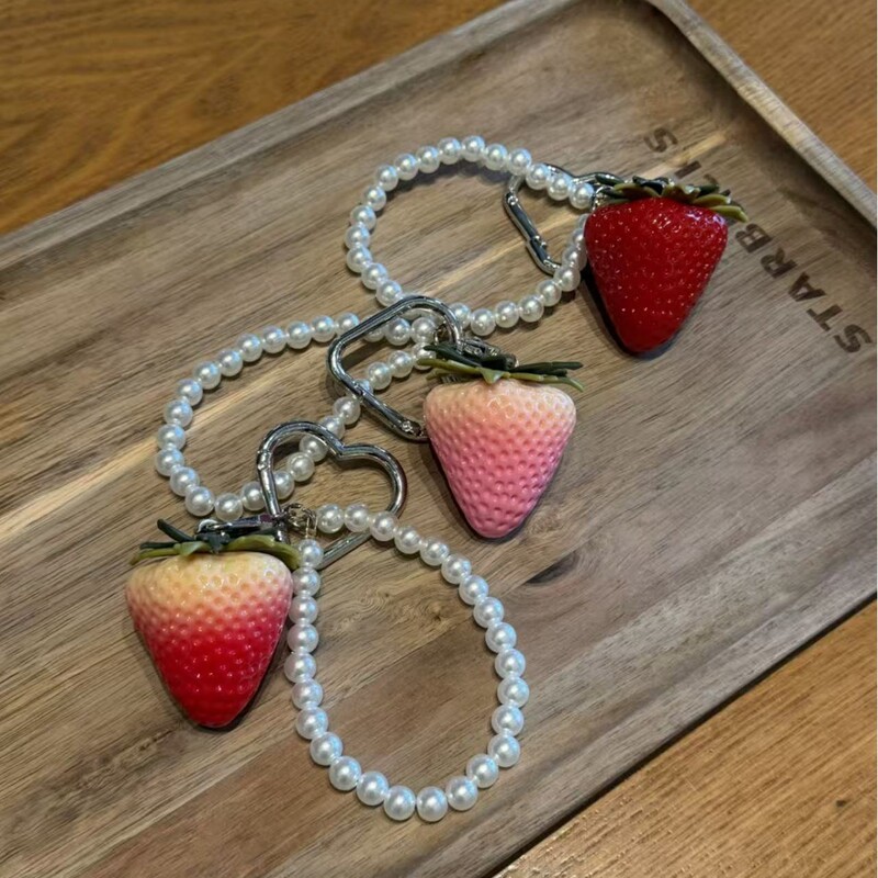 New cross-border three-dimensional pearl heart chain strawberry bag charm, strawberry keychain, women's bag accessory pendant New cross-border three-dimensional pearl heart chain strawberry bag charm, strawberry keychain, women's bag accessory pendant