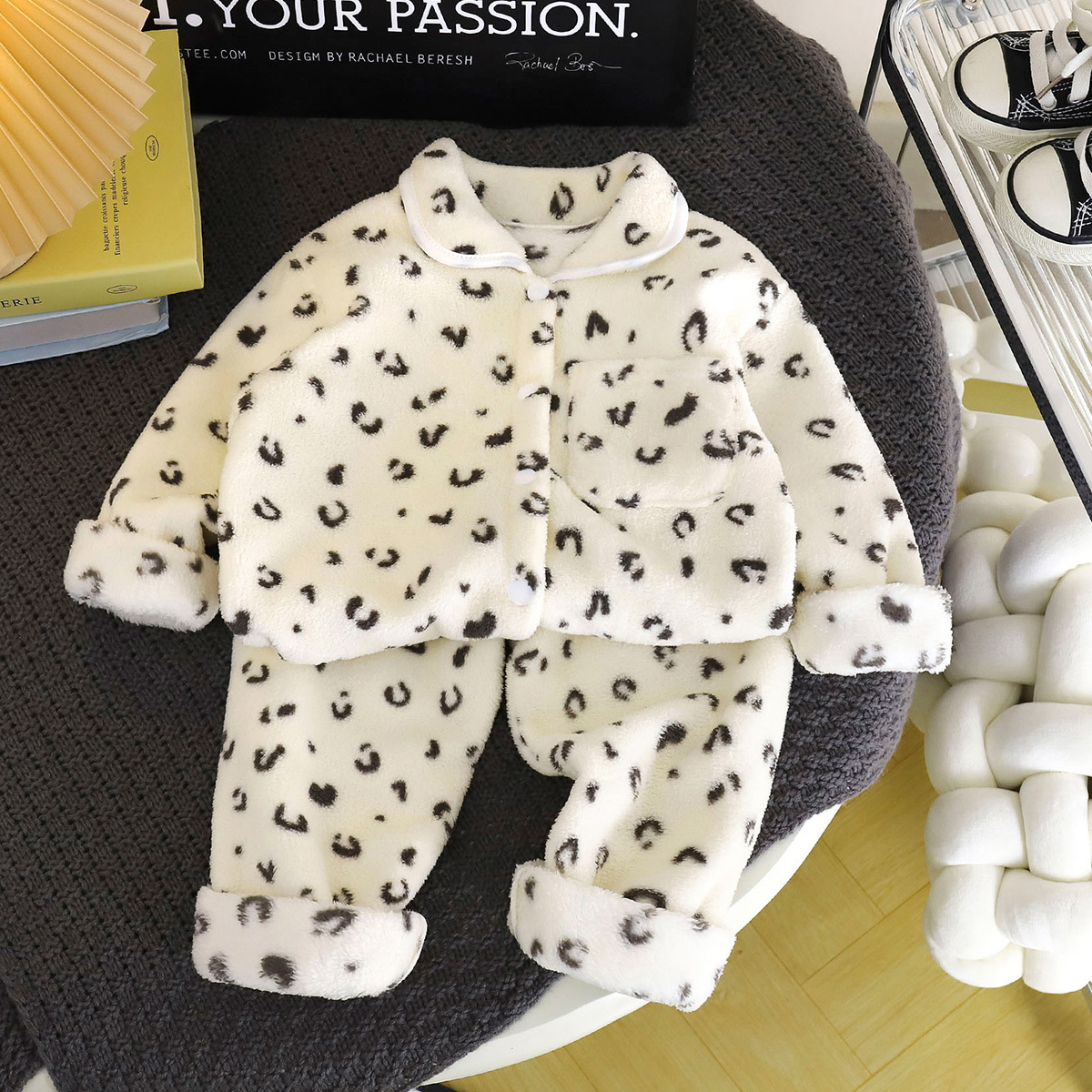 Pajamas infantiles nuevos niños con camisa de fibrillas para niñas más gruesas ropa cálida para el hogar Cardigan ropa infantil al por mayor