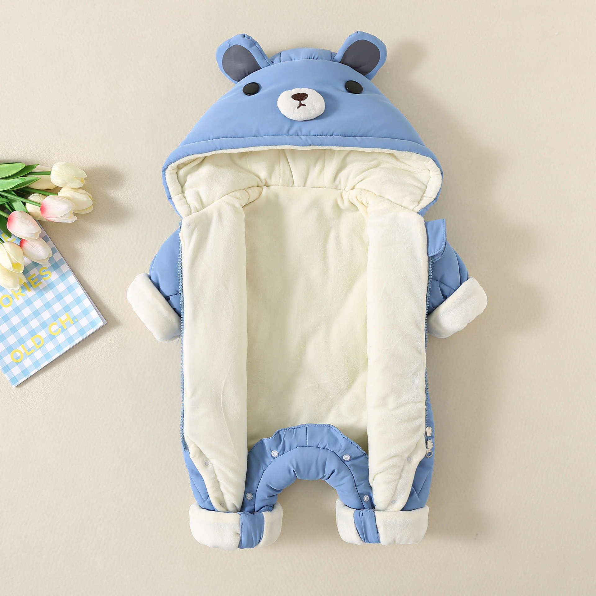 Otoño e invierno para hombres y mujeres bebé lindo traje de escalada con capucha grueso invierno más terciopelo bebé versión coreana del mameluco cálido