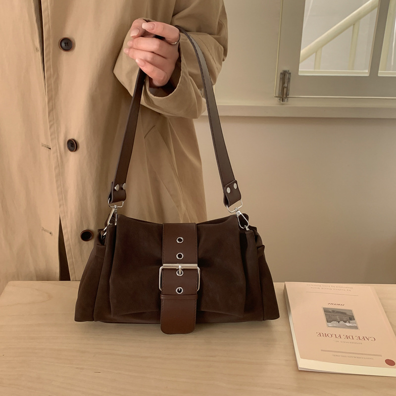 Estilo coreano simple relajado sensación de hombro único brazo bolso de palo de viaje versátil 2026 nuevo bolso de almohada cross-border