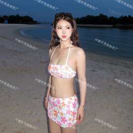 新款韩版抹胸分体比基尼碎花性感露背高级感海边度假温泉泳衣女