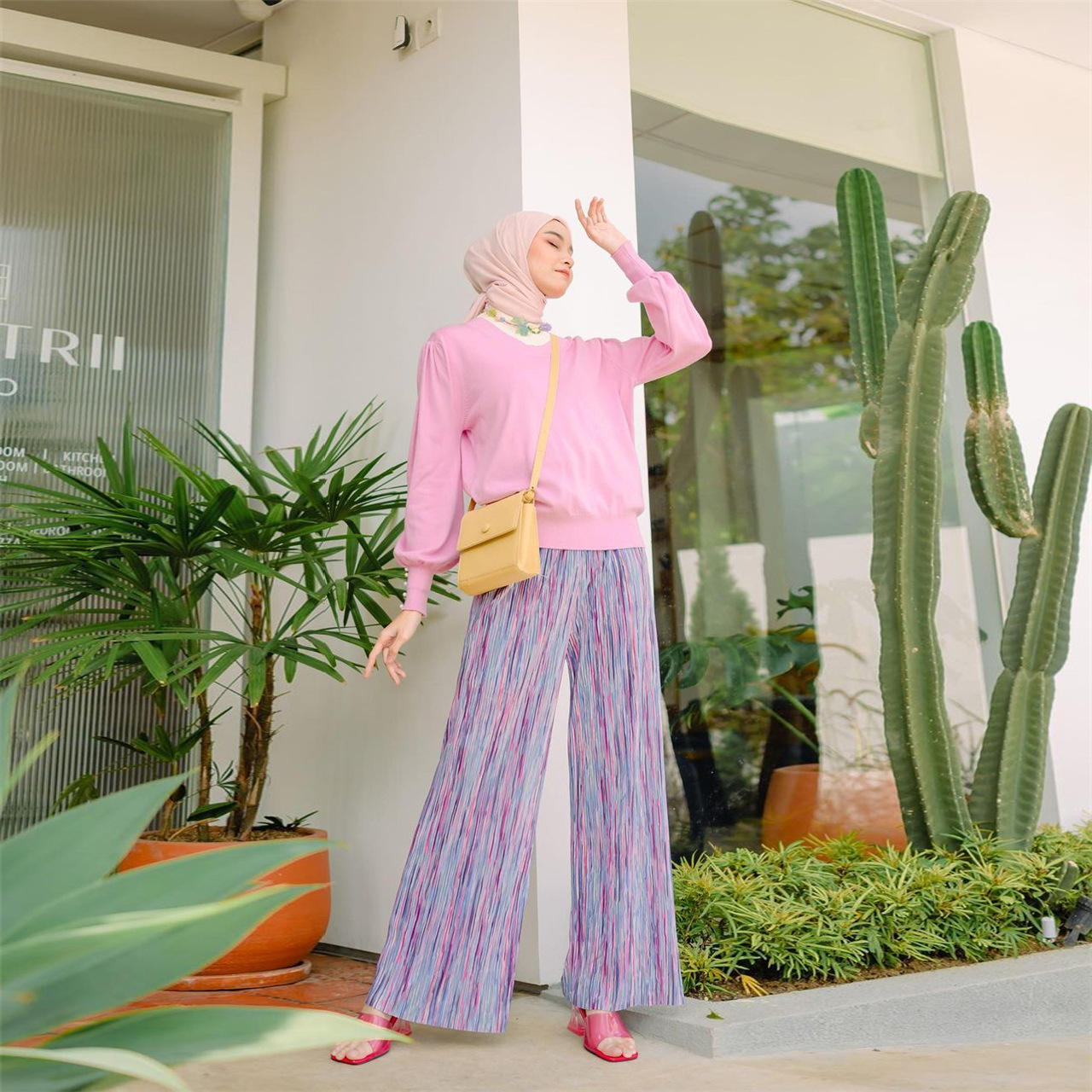 I nuovi pantaloni larghi a gamba larga da donna sono pantaloni indonesiani malesi slim e pieghettati tinti in cravatta._voghion.com