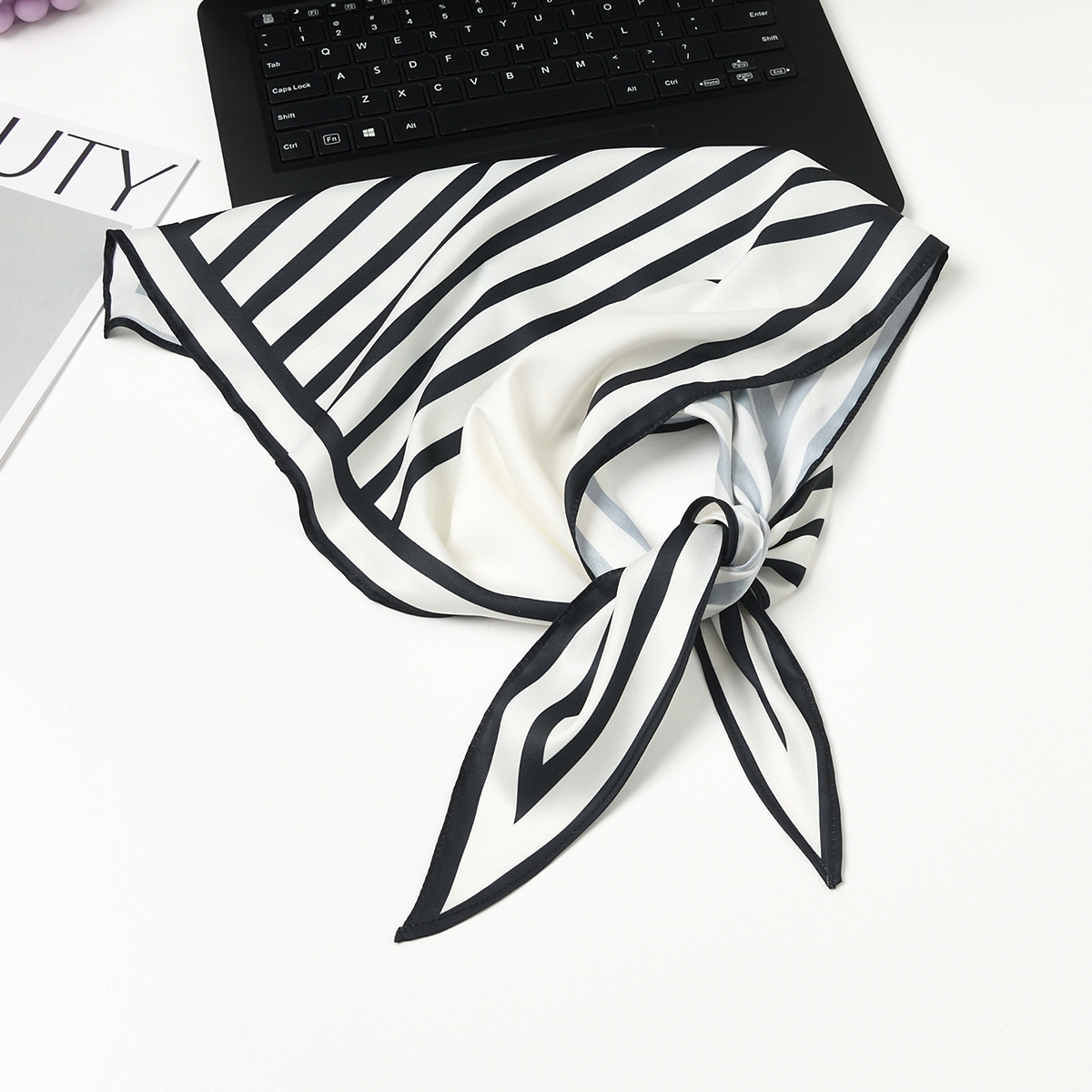 #230 대각선 검정색