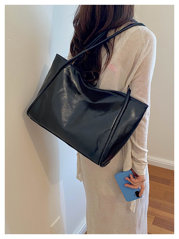 Minimal Large Capacity Glossy Zip Closure Tote Bag 22