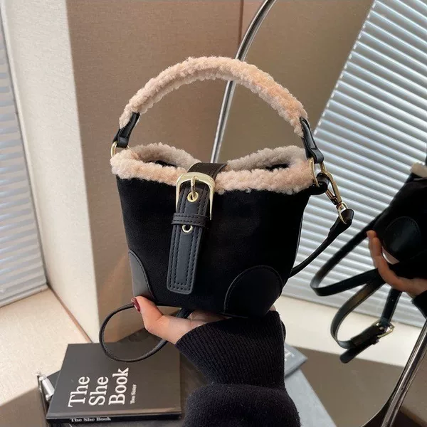 Autumn and Winter Bags for Women, Shoulder Bags, Women's Casual Retro Plush Bags, Versatile Mini Bags, Furry Handheld Crossbody Bags