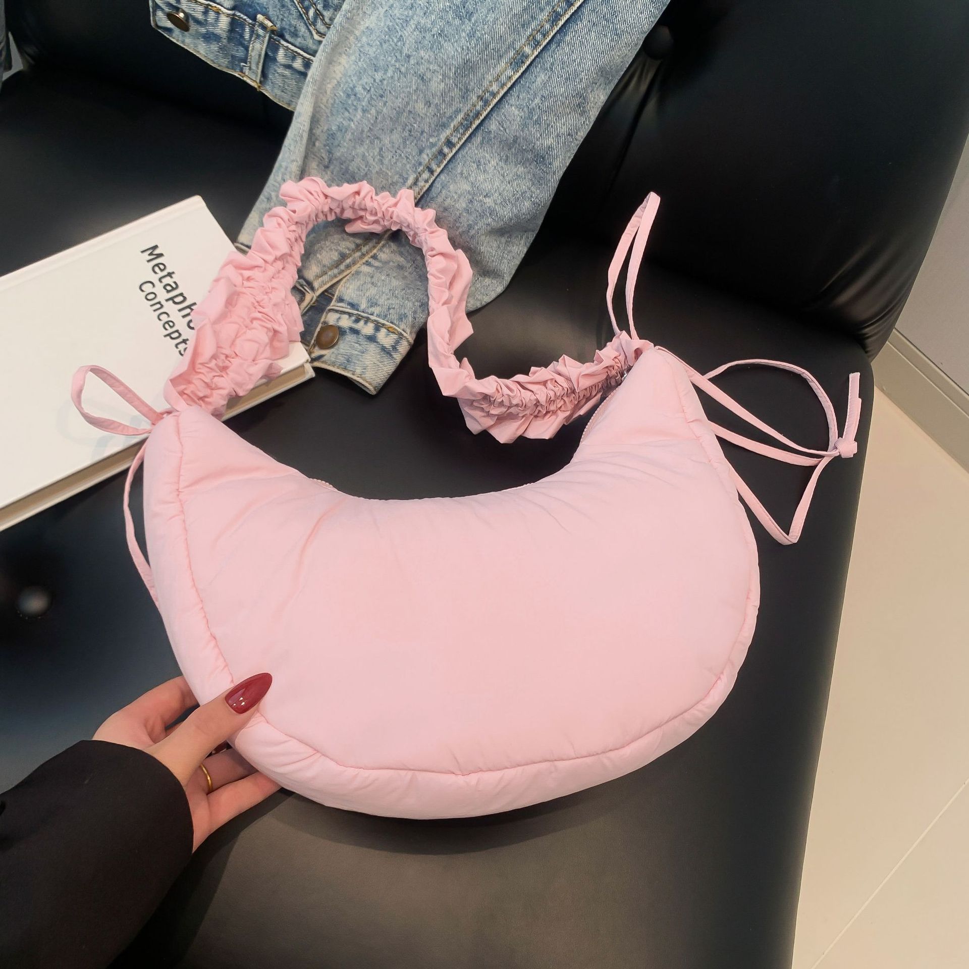 Bagāža un somas 2024. gada jaunā stila versija ikdienas daudzpusīga ins personības vienkārša modes krokota plecu kurjera sieviešu soma_voghion.com